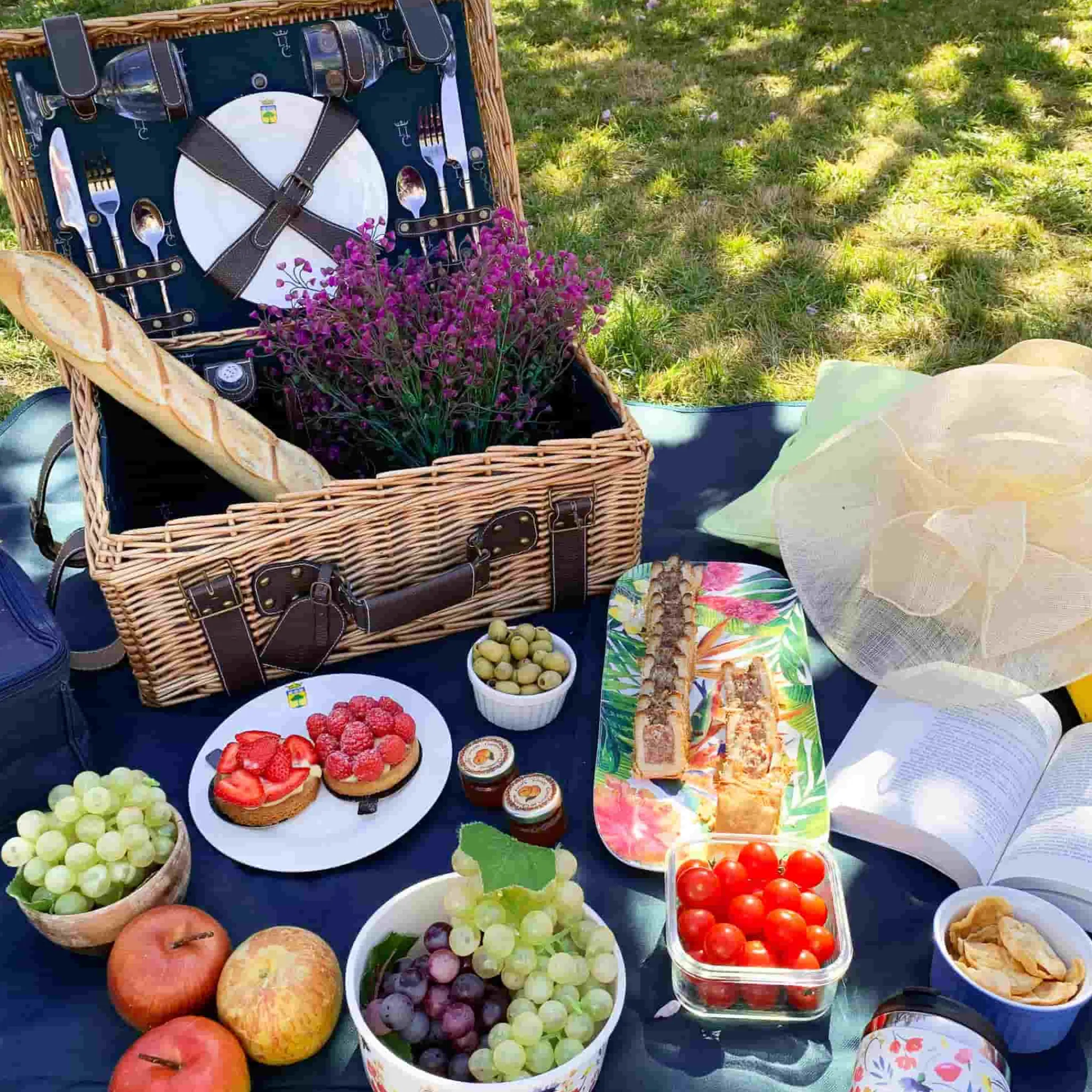 Sale Champs-Elysees Navy Picnic Hamper Tableware Brands|Picnicware