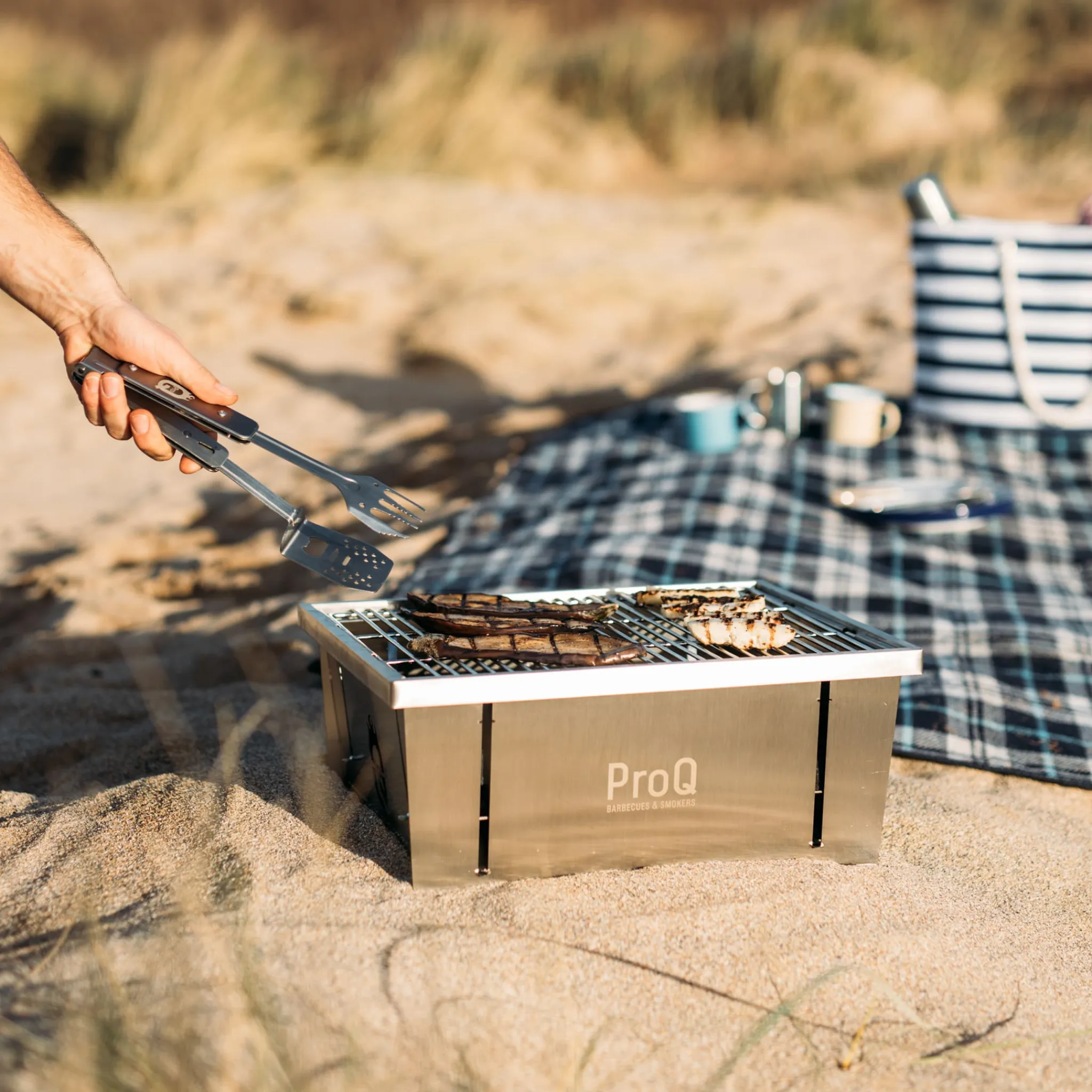 FlatDog Foldable & Portable BBQ American Ingredients|Food Smokers